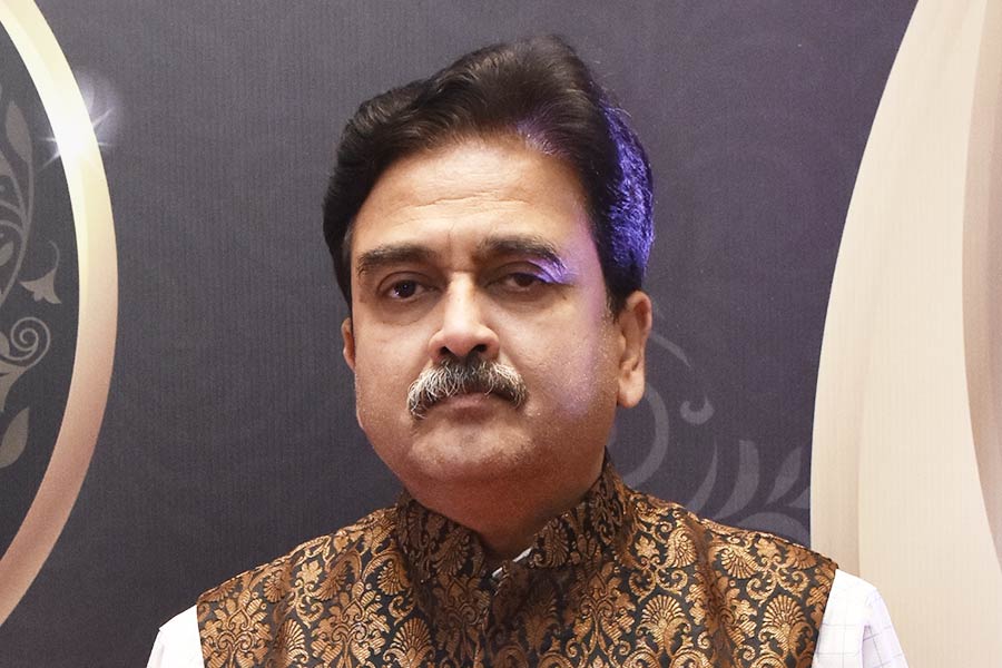 অভিজিতের বিরুদ্ধে কমিশনে নালিশ তৃণমূলের