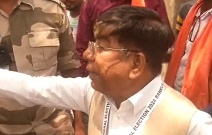 বিক্ষোভের মুখে সুভাষ সরকার