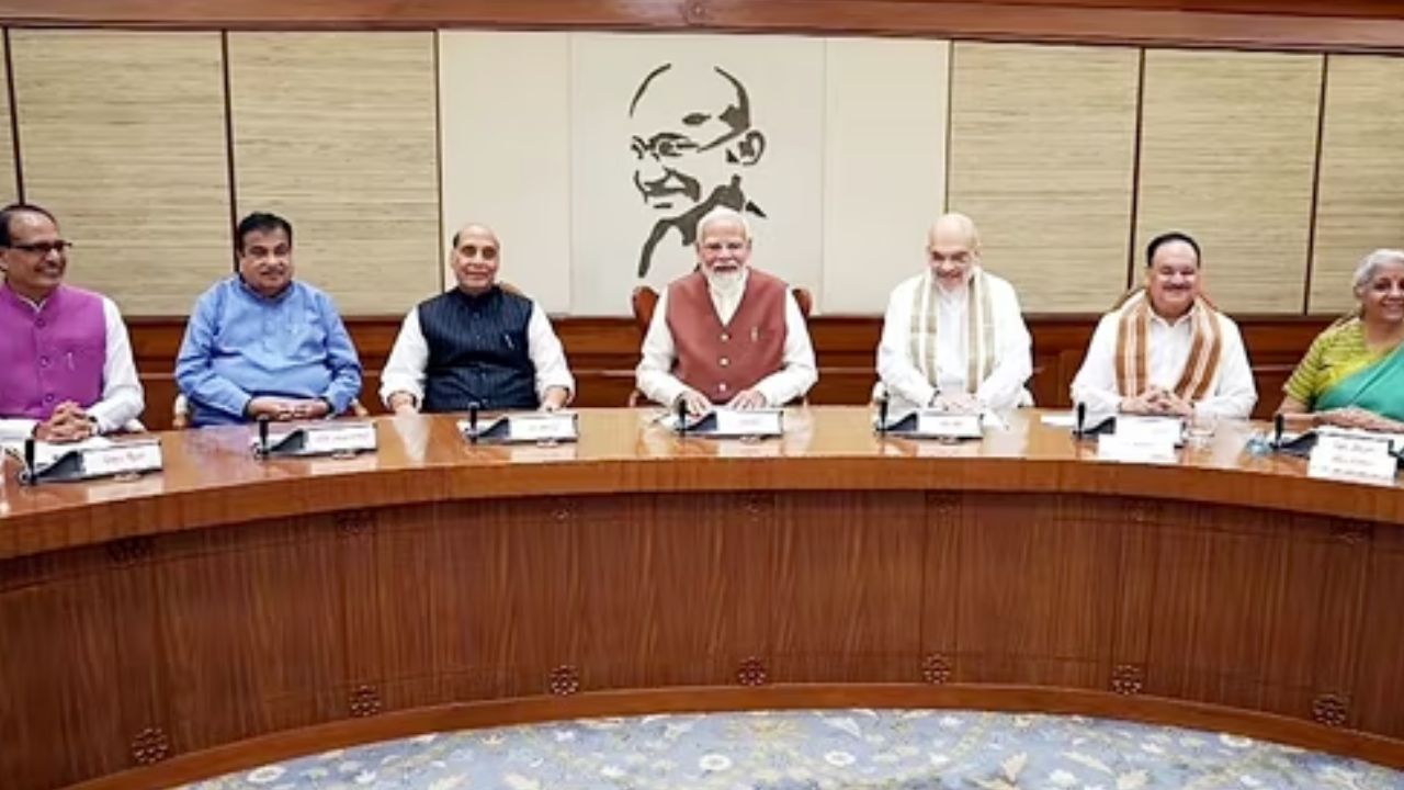 মোদীর নতুন মন্ত্রিসভা, কে কোন মন্ত্রক পেলেন জানুন