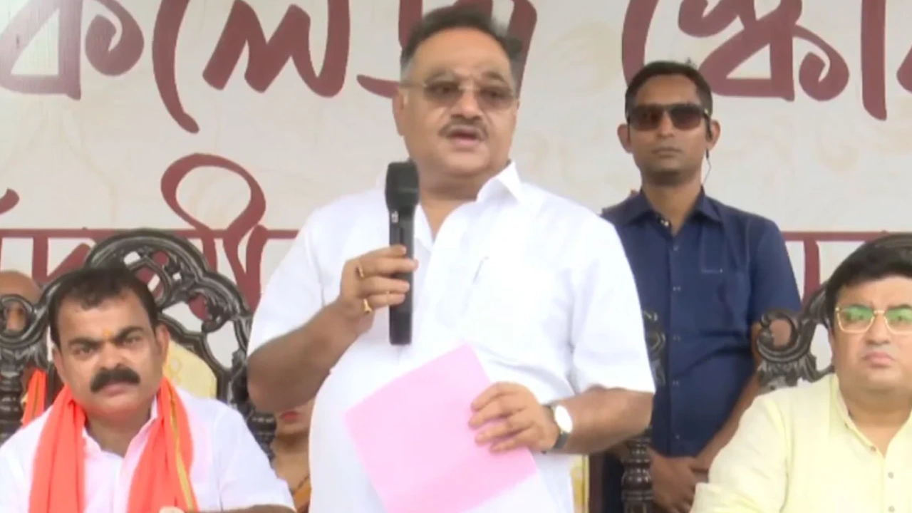 ‘কোনও দুর্গাপুজো কমিটি দখল চলবে না’, বিধায়কদের উদ্দেশ্যে কড়া বার্তা শমীকের