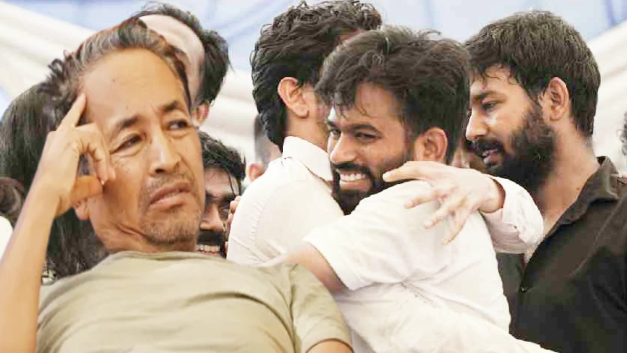সিজেপির উদযাপন ভিডিয়ো অশোভনীয়! 'সংযম, বিনয়' নিয়ে ইঙ্গিতপূর্ণ মন্তব্য সোনমের, দূরত্ব বাড়ছে ককরোচ'দের সঙ্গে?