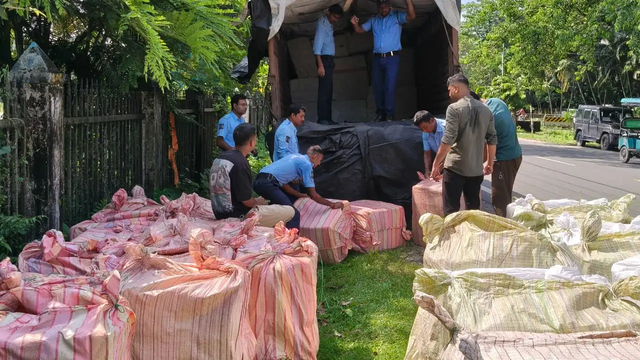পুজোর আগেই বিপুল শব্দবাজির রমরমা, আলিপুরদুয়ারে উদ্ধার ৭ লক্ষ টাকার নিষিদ্ধ বাজি, গ্রেফতার ১